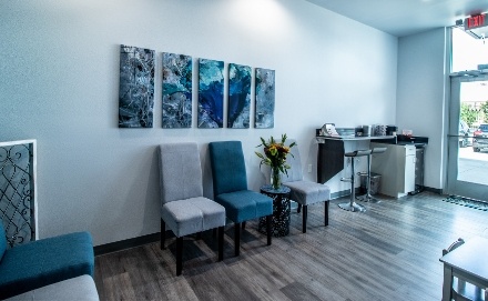 Serene reception area of Collins Street Dental of Arlington