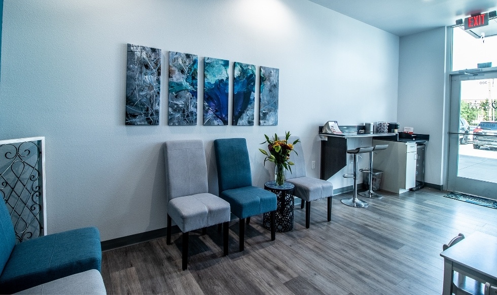 Serene waiting area at Collins Street Dental of Arlington